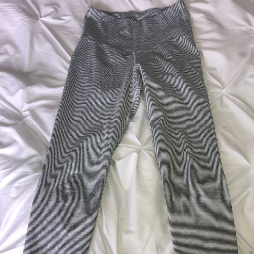 Gray and white striped Old Navy Cropped leggings